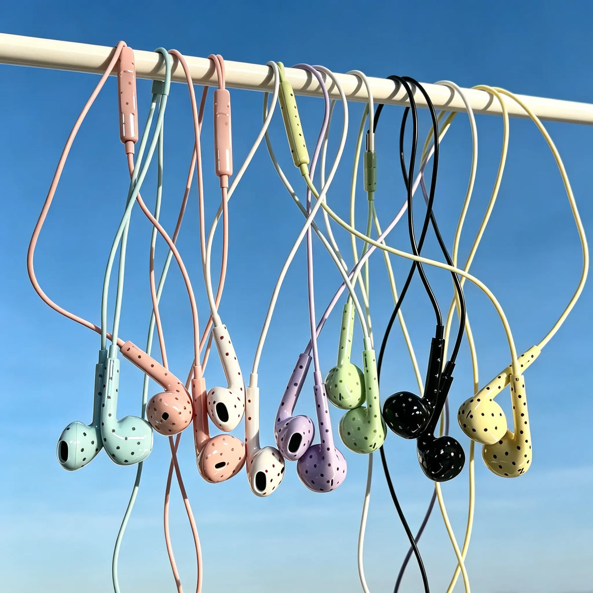 USB-C Wired Earbuds with Star and Polka Dot Designs in Multiple Colors [YQT:ULO-260916-008:87f2417cb0d66447]