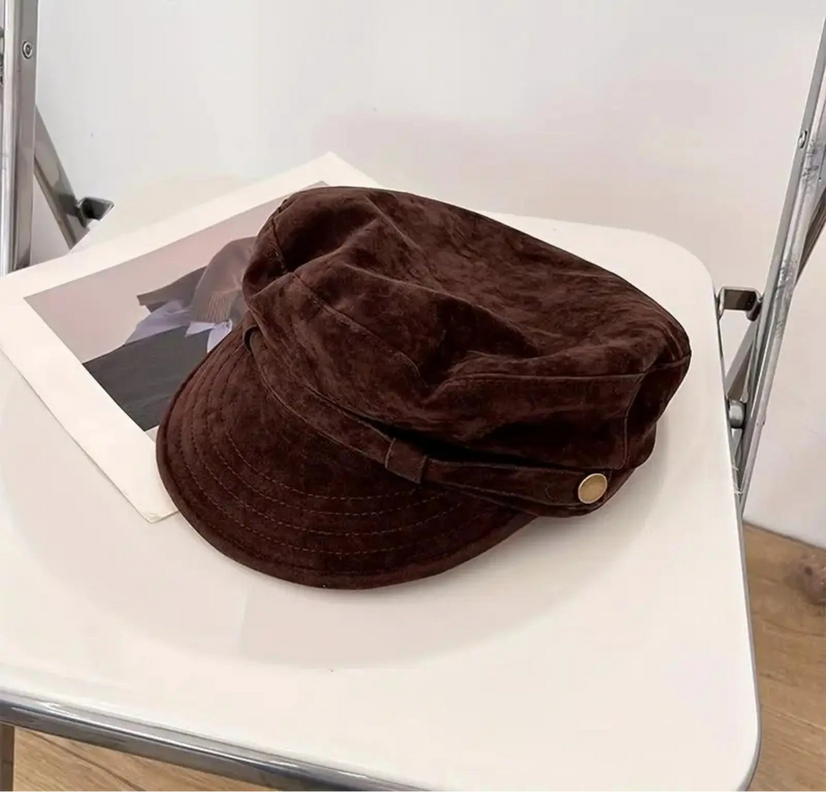 Retro Newsboy Cap with Short Brim and Decorative Button Detail [YQT:ULO-260918-001:bb75e9dfb7c35e35]