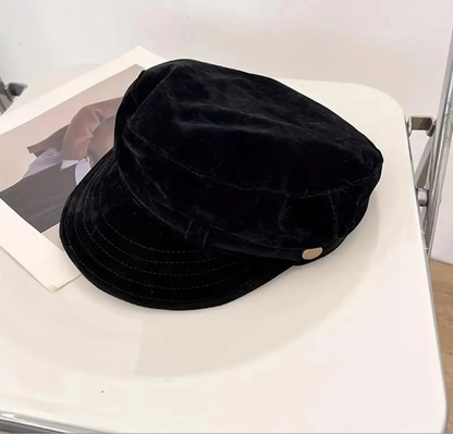 Retro Newsboy Cap with Short Brim and Decorative Button Detail [YQT:ULO-260918-001:945d85b356334030]