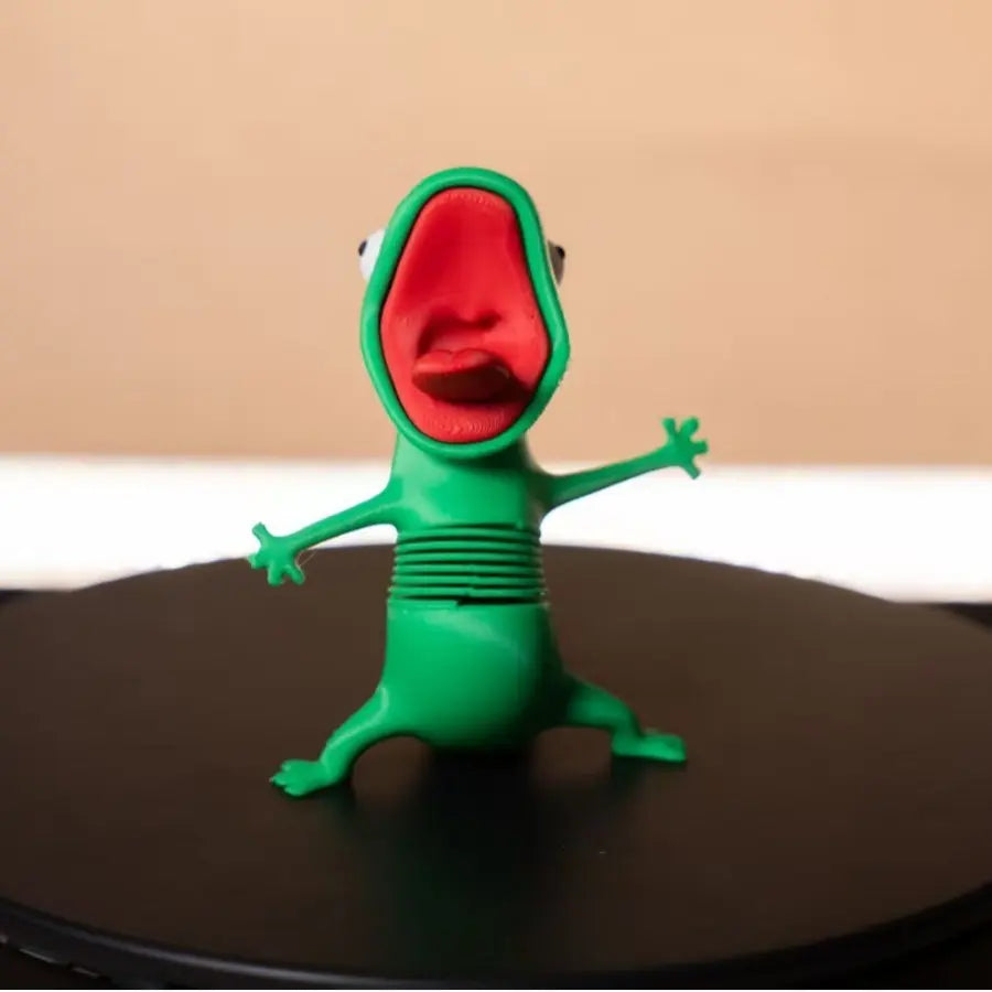 Green Spring Lizard Figurine with Wide Open Mouth and Curved Tail [YQT:ULO-261007-005:0d8964a4a6c36d92]