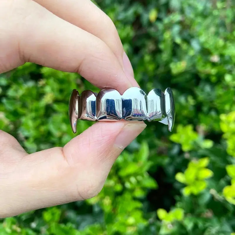 Glossy Upper and Lower Teeth Grillz with Vampire Fang Design [YQT:ULO-260925-002:87605f60e7a152f3]
