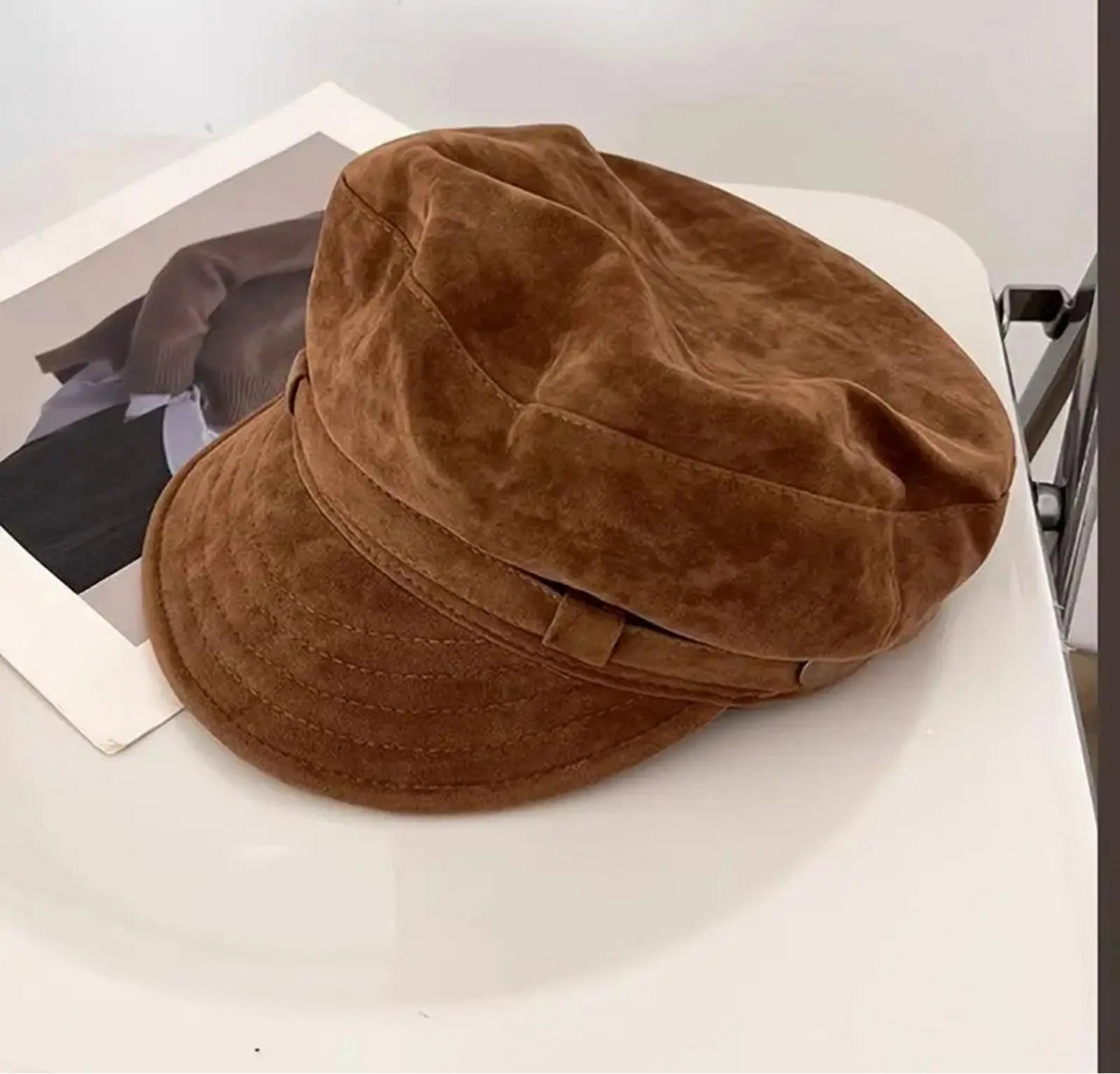 Retro Newsboy Cap with Short Brim and Decorative Button Detail [YQT:ULO-260918-001:23a830ccdbaae645]