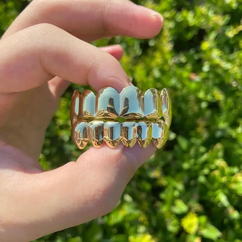Glossy Upper and Lower Teeth Grillz with Vampire Fang Design [YQT:ULO-260925-002:192ecfbdb1e1c7f5]