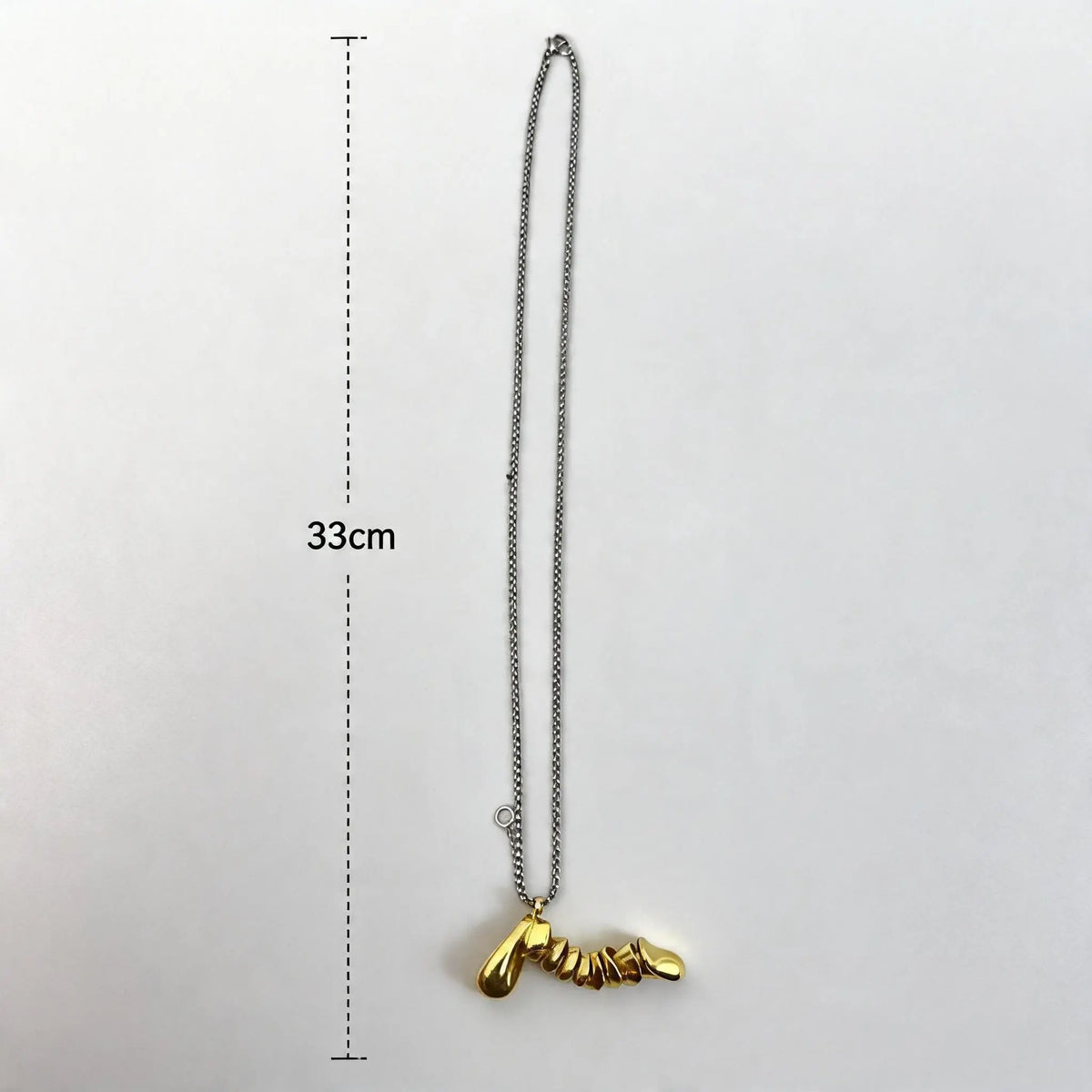 Interactive Articulated Pendant Necklace with Pull Ring and Segmented Design [YQT:ULO-260912-001:49ab6a31fdf49b35]