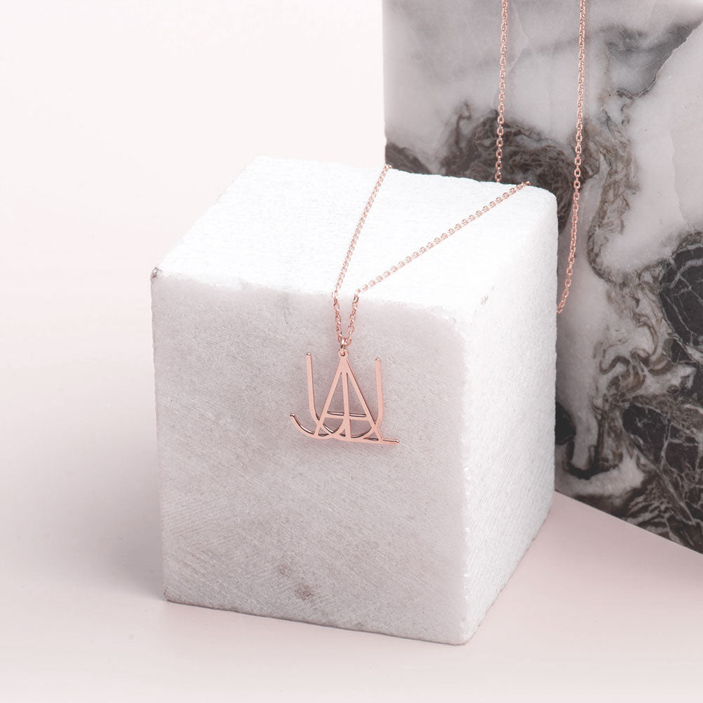 💗Collier personnalisé avec logo et nom au design unique.